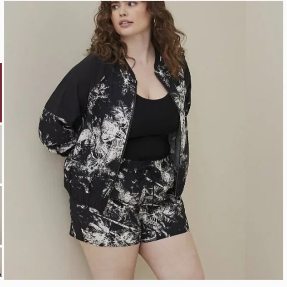 Torrid Lovesick Bomber Jacket Colorblock Black & White Palms - Picture 3 of 5